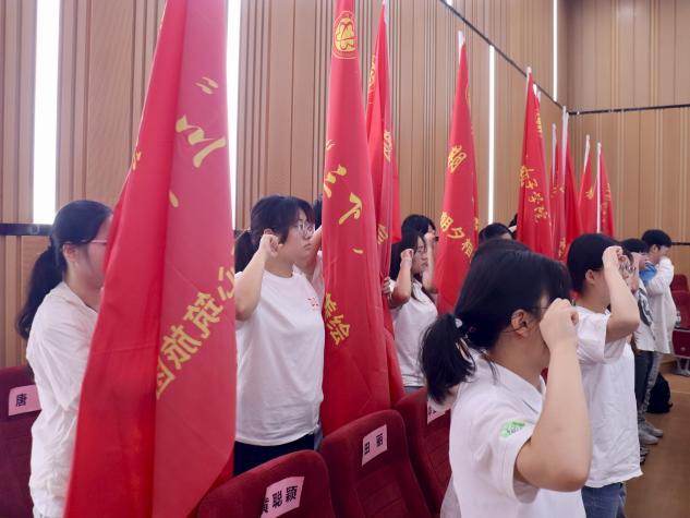 外宣 湖南女子学院美术与设计学院“懿心美绘”社会实践团启幕仪式(2).docx 如图片无法显示,请耐心等待