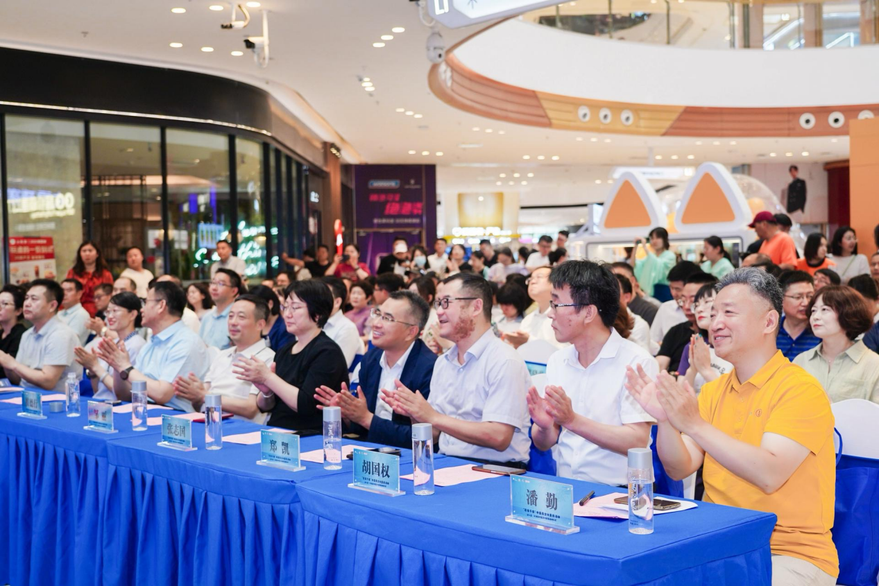 “潮起津卫 国韵养生”天津市中医文化市集暨“百市千县”中医药文化惠民活动于天津津南吾悦广场正式启幕