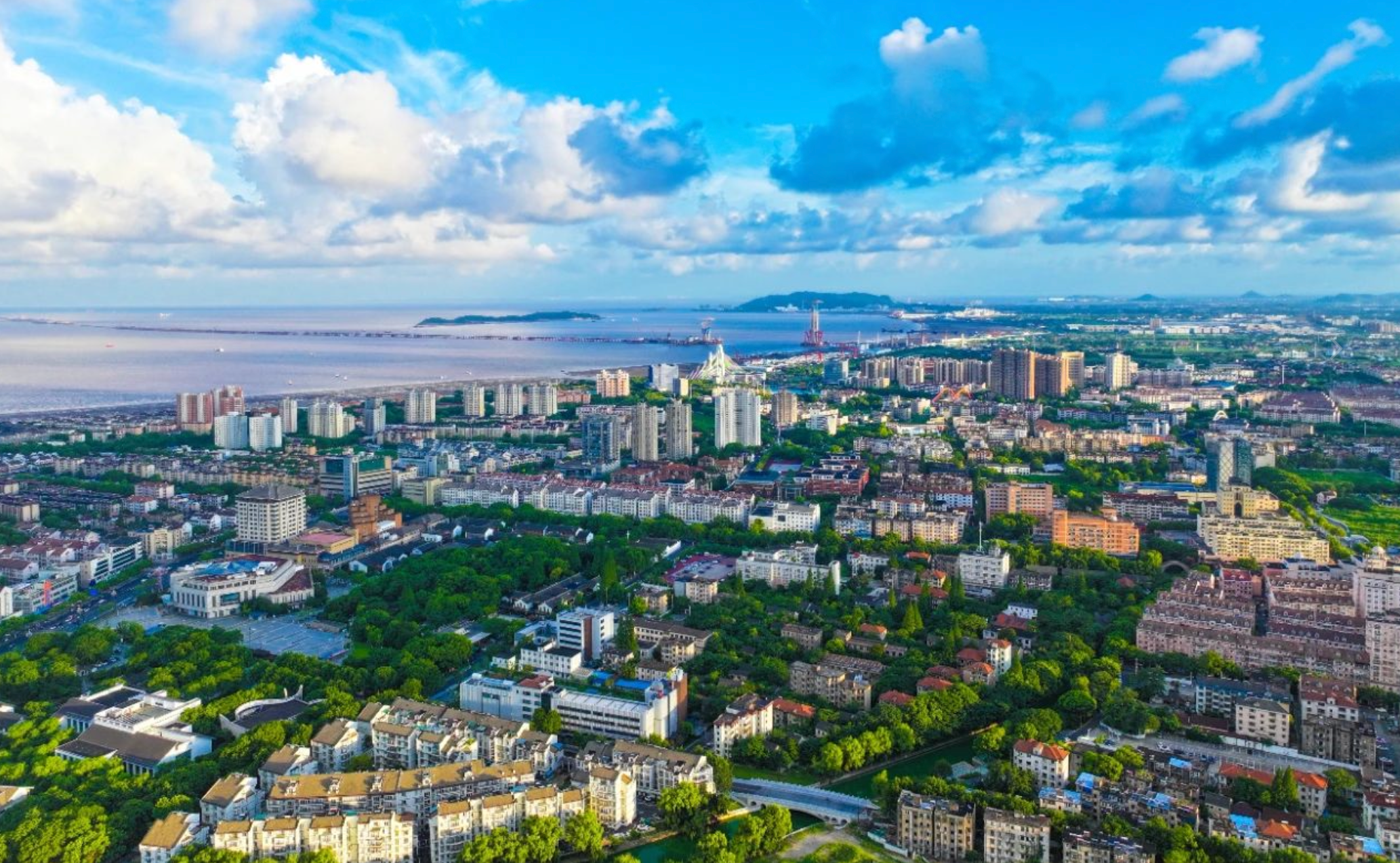  海盐经济新高地 吾悦商业新引擎｜嘉兴海盐吾悦广场2024年客流破千万，强势引领县域消费升级