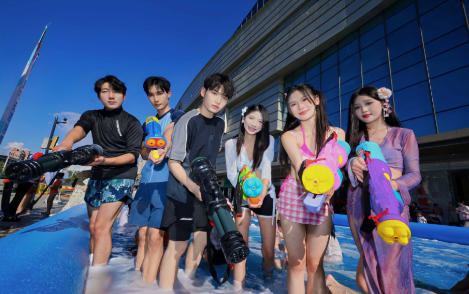 合肥肥东吾悦广场“趣浪6周年”盛典圆满落幕，夏威夷海岛风情节引爆全城消费热潮！.docx
